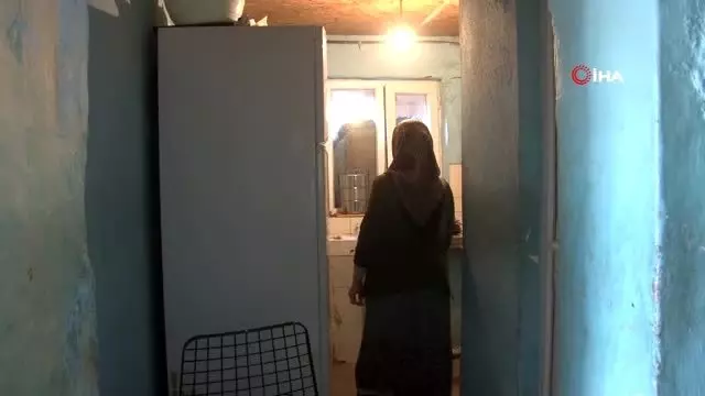 Zihinsel engelli 2 çocuğuyla harabe evde yaşam savaşı veriyor Zihinsel engelli 2 çocuğuyla harabe evde yaşam savaşı veriyor