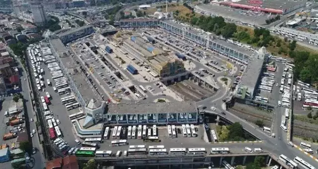 15 Temmuz Demokrasi Otogarı'nda, taksicilerin ücretsiz olmasına rağmen otopark ücreti istemesi tartışma yarattı 15 Temmuz Demokrasi Otogarı'nda, taksicilerin ücretsiz olmasına rağmen otopark ücreti istemesi tartışma yarattı