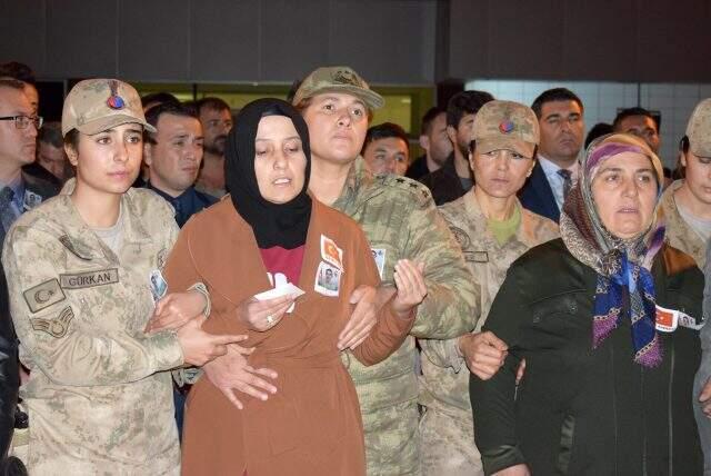 Ağrı'da teröristlerle çıkan çatışmada ağır yaralanan asker şehit oldu