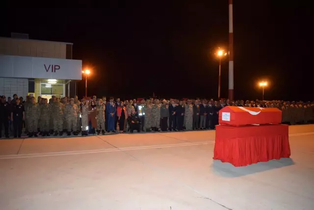 Ağrı'da teröristlerle çıkan çatışmada ağır yaralanan askerimiz şehit oldu Ağrı'da teröristlerle çıkan çatışmada ağır yaralanan askerimiz şehit oldu