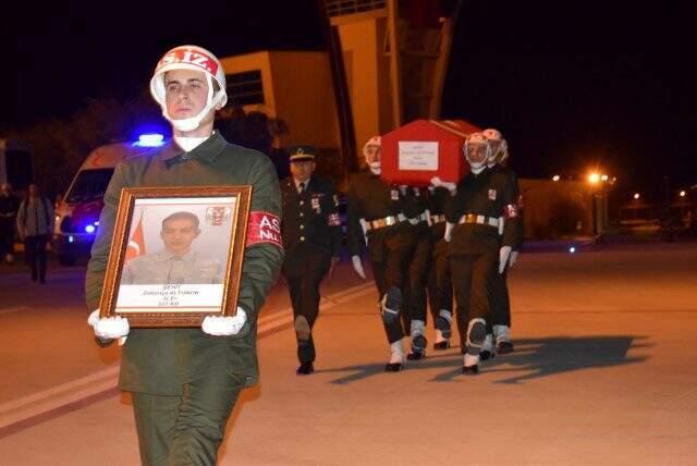 Ağrı'da teröristlerle çıkan çatışmada ağır yaralanan asker şehit oldu
