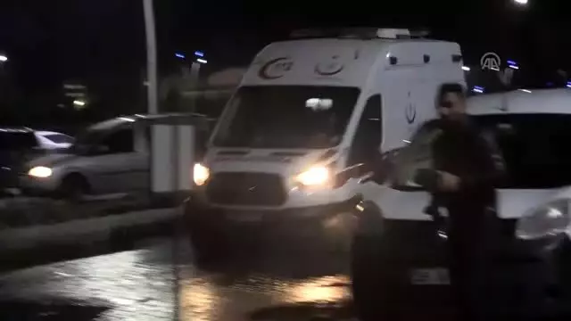 Askeri aracın geçişi sırasında patlama Askeri aracın geçişi sırasında patlama