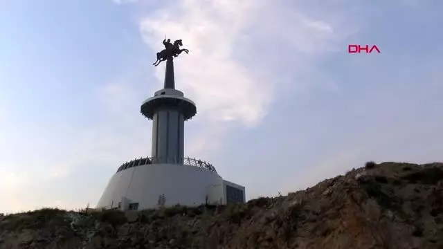 Bolu tanju özcan köroğlu heykeli eski başkana benzetilmiş Bolu tanju özcan köroğlu heykeli eski başkana benzetilmiş