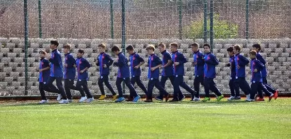Bursa'nın yetenekli topçularına Barcelona'dan ikinci özel davet Bursa'nın yetenekli topçularına Barcelona'dan ikinci özel davet