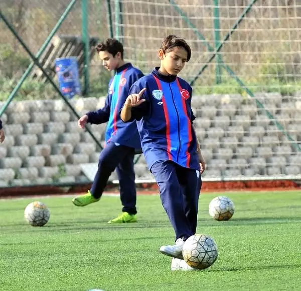 Bursa'nın yetenekli topçularına Barcelona'dan ikinci özel davet Bursa'nın yetenekli topçularına Barcelona'dan ikinci özel davet
