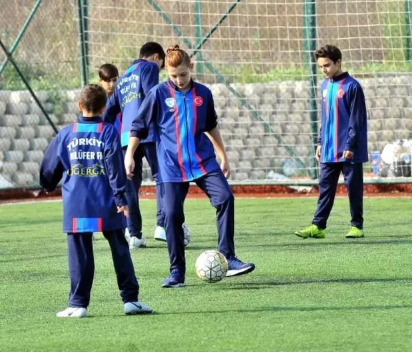 Bursa'nın yetenekli topçularına Barcelona'dan ikinci özel davet Bursa'nın yetenekli topçularına Barcelona'dan ikinci özel davet