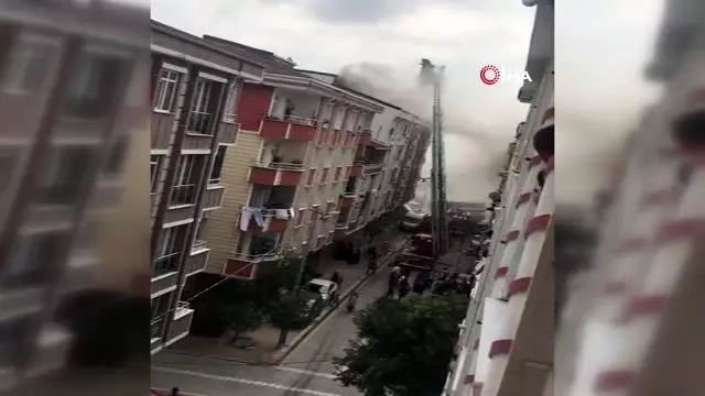 Esenyurt'ta çatı yangını