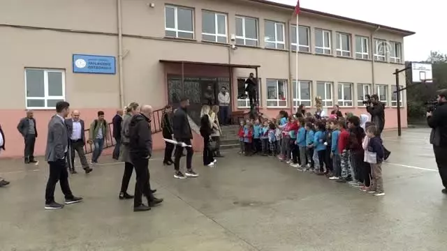 Garip ve Zeycan Yıldırım Vakfı'ndan çocuklara Samsunspor forması Garip ve Zeycan Yıldırım Vakfı'ndan çocuklara Samsunspor forması