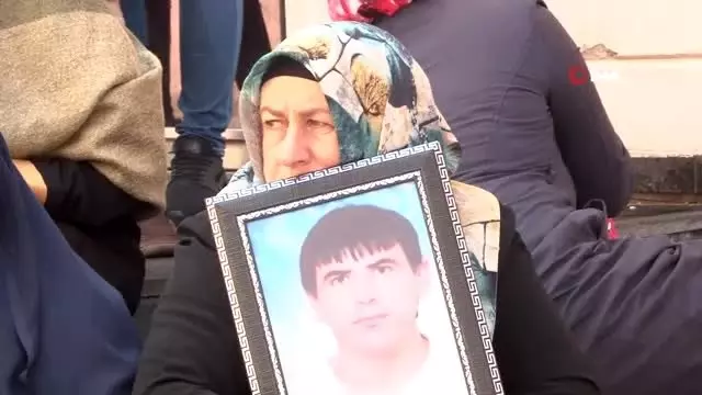 HDP önündeki ailelerin evlat nöbeti 50'nci gününde HDP önündeki ailelerin evlat nöbeti 50'nci gününde