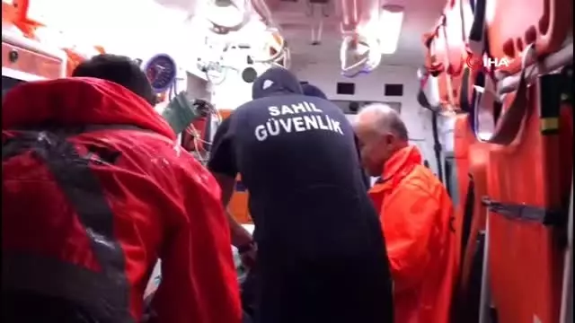 İskenderun körfezinde şiddetli yağmur ve fırtına balıkçıları canından ediyordu İskenderun körfezinde şiddetli yağmur ve fırtına balıkçıları canından ediyordu