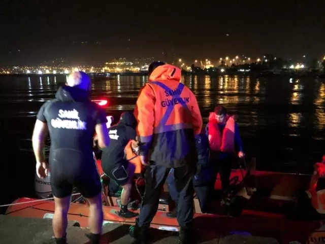 İskenderun körfezinde şiddetli yağmur ve fırtına balıkçıları canından ediyordu İskenderun körfezinde şiddetli yağmur ve fırtına balıkçıları canından ediyordu