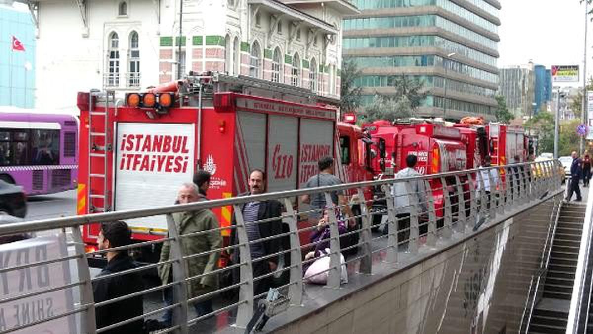 İstanbul'da metroda bir kadın raylara atlayarak intihar etti