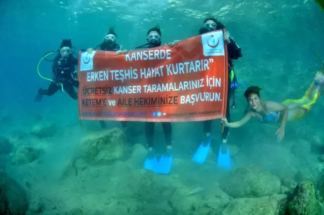 Kadın dalgıçlardan 'meme kanseri' duyarlılığı Kadın dalgıçlardan 'meme kanseri' duyarlılığı