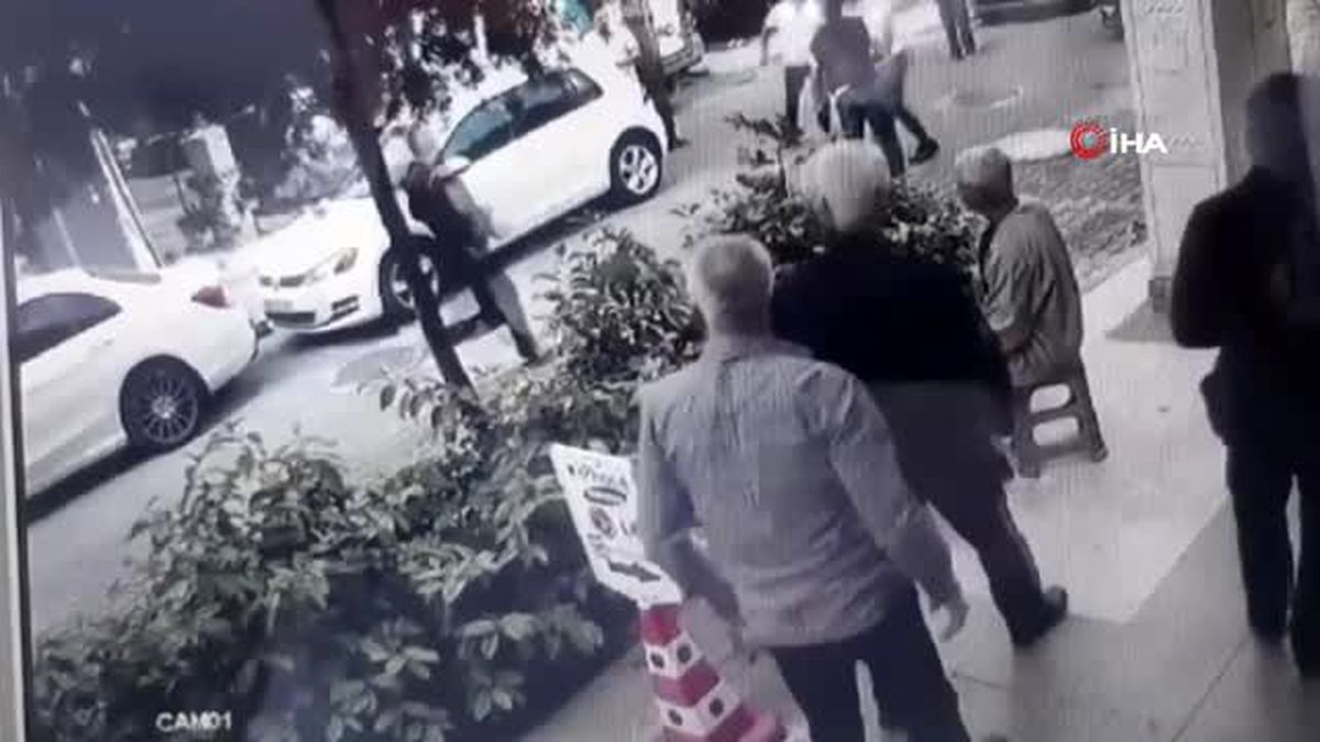 Manisa'da 11 yaşındaki erkek çocuğa cinsel istismarda bulunan adamı önce dövdüler, sonra polise teslim ettiler