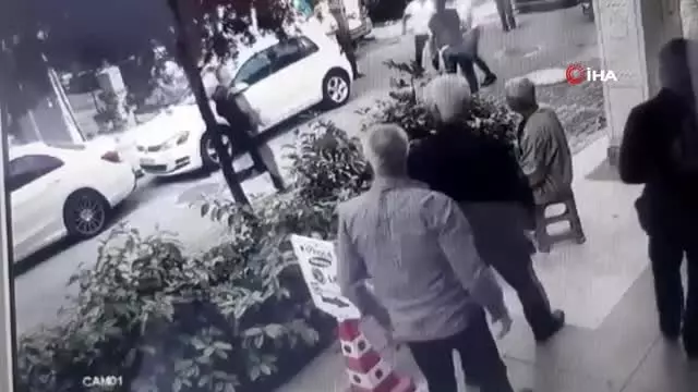 Manisa'da 11 yaşındaki erkek çocuğa cinsel istismarda bulunan adamı önce dövdüler, sonra polise teslim ettiler