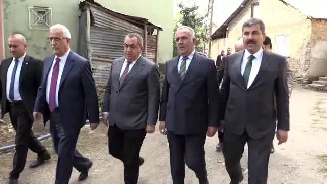 Milletvekillerinden Barış Pınarı Harekatı'nda yaralanan askere ziyaret Milletvekillerinden Barış Pınarı Harekatı'nda yaralanan askere ziyaret