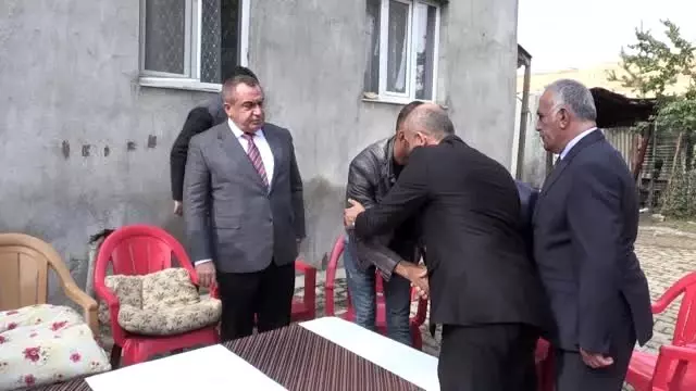 Milletvekillerinden Barış Pınarı Harekatı'nda yaralanan askere ziyaret Milletvekillerinden Barış Pınarı Harekatı'nda yaralanan askere ziyaret