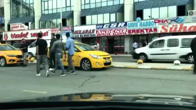 15 Temmuz Demokrasi Otogarı'nda, taksicilerin ücretsiz olmasına rağmen otopark ücreti istemesi tartışma yarattı 15 Temmuz Demokrasi Otogarı'nda, taksicilerin ücretsiz olmasına rağmen otopark ücreti istemesi tartışma yarattı