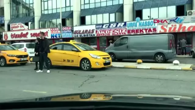 15 Temmuz Demokrasi Otogarı'nda, taksicilerin ücretsiz olmasına rağmen otopark ücreti istemesi tartışma yarattı 15 Temmuz Demokrasi Otogarı'nda, taksicilerin ücretsiz olmasına rağmen otopark ücreti istemesi tartışma yarattı
