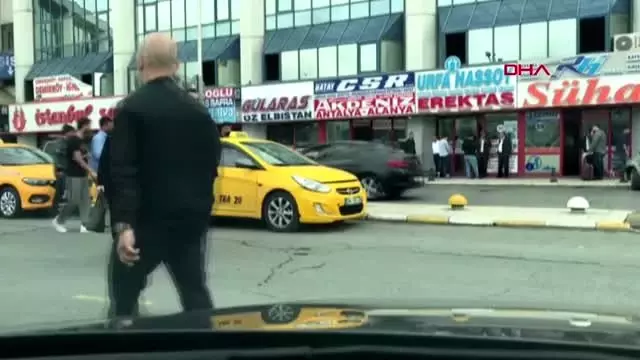 15 Temmuz Demokrasi Otogarı'nda, taksicilerin ücretsiz olmasına rağmen otopark ücreti istemesi tartışma yarattı 15 Temmuz Demokrasi Otogarı'nda, taksicilerin ücretsiz olmasına rağmen otopark ücreti istemesi tartışma yarattı