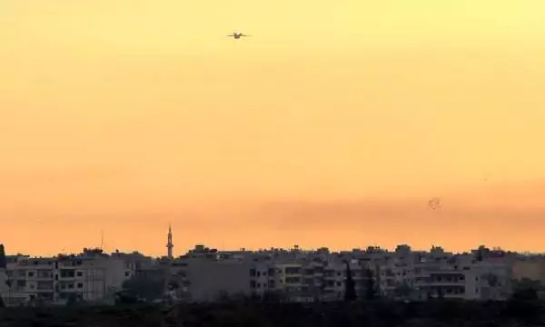 Rus askerlerini taşıyan uçak, Kamışlı'ya indi Rus askerlerini taşıyan uçak, Kamışlı'ya indi