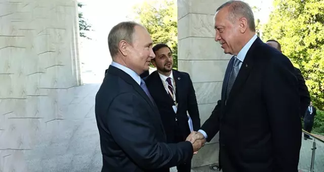 Rusya Devlet Başkanı Putin, Cumhurbaşkanı Erdoğan'ı kapıda karşıladı: Siz geldiniz hava ne güzel oldu