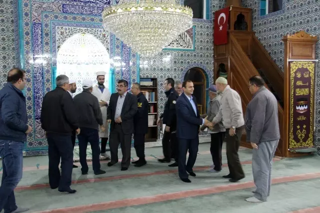 Sabah namazı sonrası şehitliğe ziyaret Sabah namazı sonrası şehitliğe ziyaret