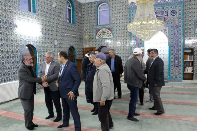 Sabah namazı sonrası şehitliğe ziyaret Sabah namazı sonrası şehitliğe ziyaret