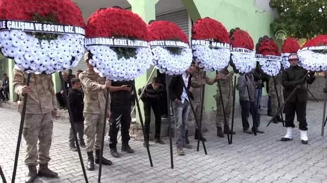 Şehit Uzman Çavuş Yusuf Abay, son yolculuğuna uğurlandı Şehit Uzman Çavuş Yusuf Abay, son yolculuğuna uğurlandı