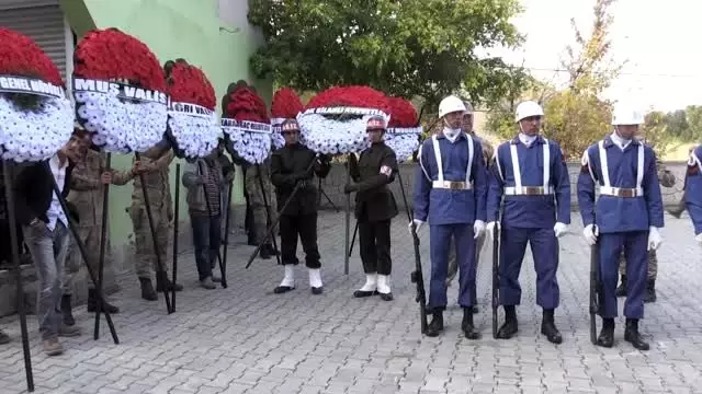 Şehit Uzman Çavuş Yusuf Abay, son yolculuğuna uğurlandı Şehit Uzman Çavuş Yusuf Abay, son yolculuğuna uğurlandı