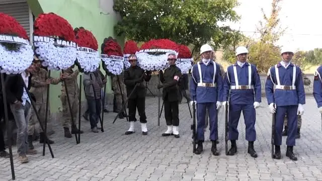 Şehit Uzman Çavuş Yusuf Abay, son yolculuğuna uğurlandı Şehit Uzman Çavuş Yusuf Abay, son yolculuğuna uğurlandı
