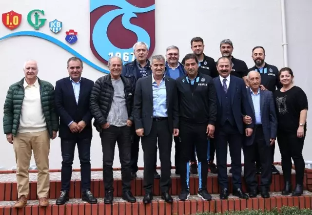 Şenol Güneş'ten Trabzonspor'a ziyaret Şenol Güneş'ten Trabzonspor'a ziyaret