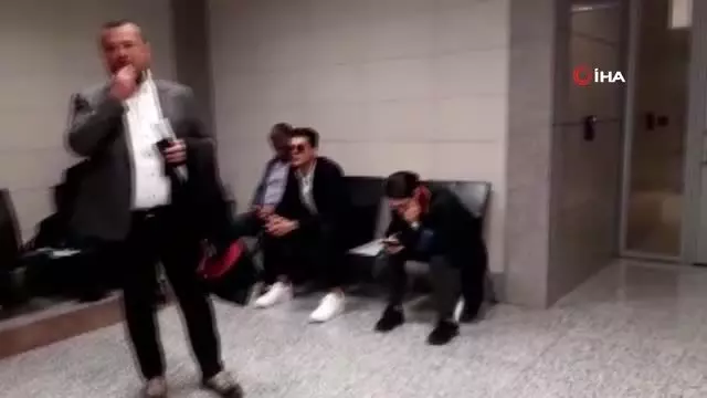 Sosyal medya fenomeni Kerimcan Durmaz, sanatçı Arto'yu Sarallar Suç Örgütü'ne şikayet ettiği... Sosyal medya fenomeni Kerimcan Durmaz, sanatçı Arto'yu Sarallar Suç Örgütü'ne şikayet ettiği...