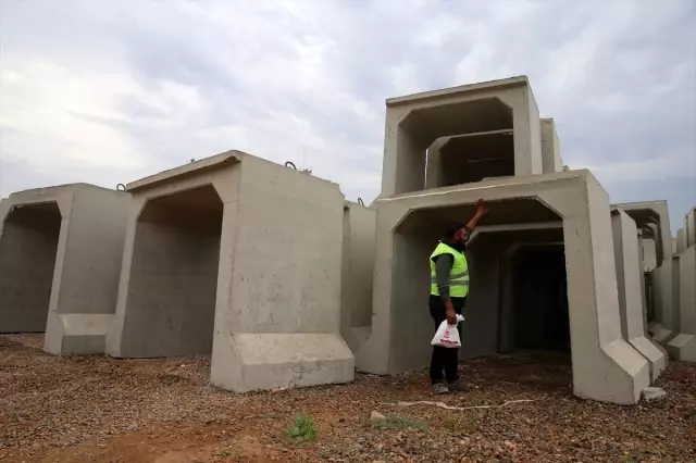 Suriye sınırına beton mevzi takviyesi Suriye sınırına beton mevzi takviyesi