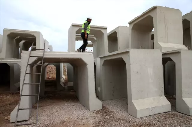 Suriye sınırına beton mevzi takviyesi Suriye sınırına beton mevzi takviyesi