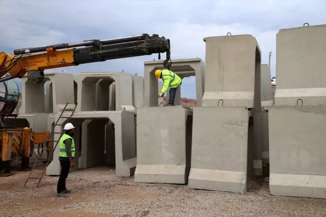 Suriye sınırına beton mevzi takviyesi Suriye sınırına beton mevzi takviyesi