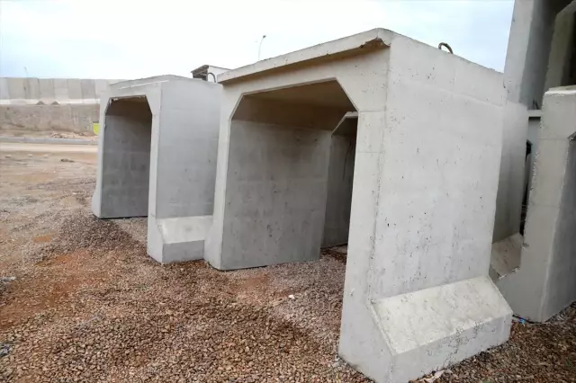 Suriye sınırına beton mevzi takviyesi Suriye sınırına beton mevzi takviyesi