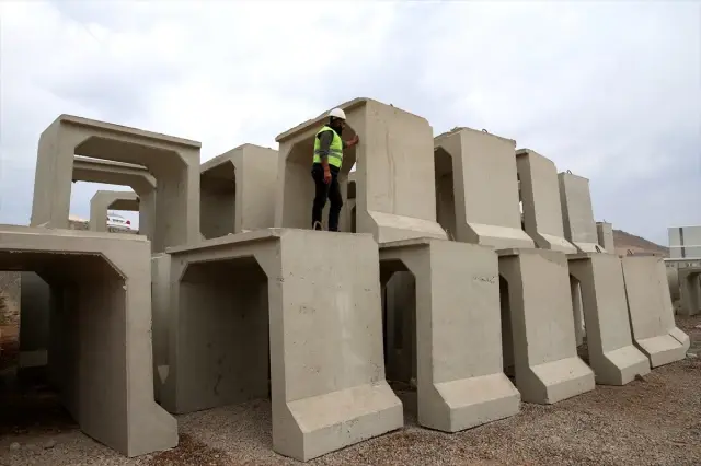 Suriye sınırına beton mevzi takviyesi Suriye sınırına beton mevzi takviyesi