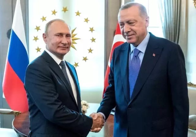 Times: ABD, petrolü Putin'den uzak tutmak için Suriye'de asker bırakıyor Times: ABD, petrolü Putin'den uzak tutmak için Suriye'de asker bırakıyor