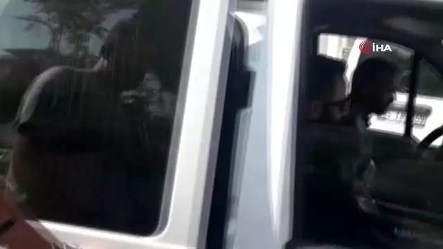 Üvey kardeşini bıçakla öldürmüştü, adliyeye sevk edildi Üvey kardeşini bıçakla öldürmüştü, adliyeye sevk edildi