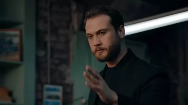 Yeni bölümünden ilk sahne yayınlanan Çukur'da Yamaç, Akın'ı kovuyor Yeni bölümünden ilk sahne yayınlanan Çukur'da Yamaç, Akın'ı kovuyor