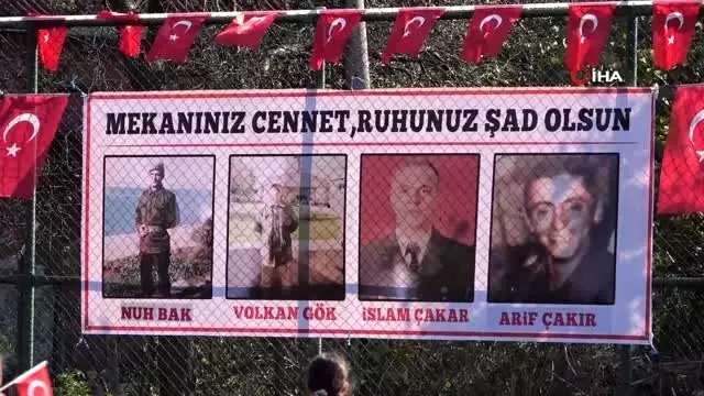 Barış Pınarı Harekatı'na destek için polisler ve askerler moral maçında oynadı Barış Pınarı Harekatı'na destek için polisler ve askerler moral maçında oynadı