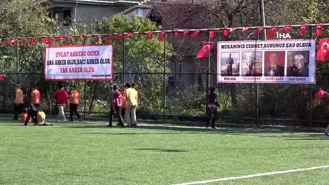 Barış Pınarı Harekatı'na destek için polisler ve askerler moral maçında oynadı Barış Pınarı Harekatı'na destek için polisler ve askerler moral maçında oynadı
