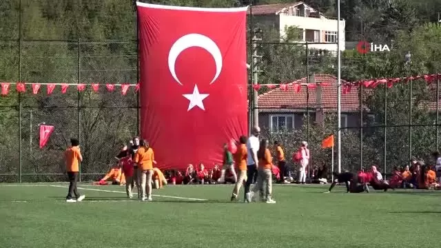 Barış Pınarı Harekatı'na destek için polisler ve askerler moral maçında oynadı Barış Pınarı Harekatı'na destek için polisler ve askerler moral maçında oynadı