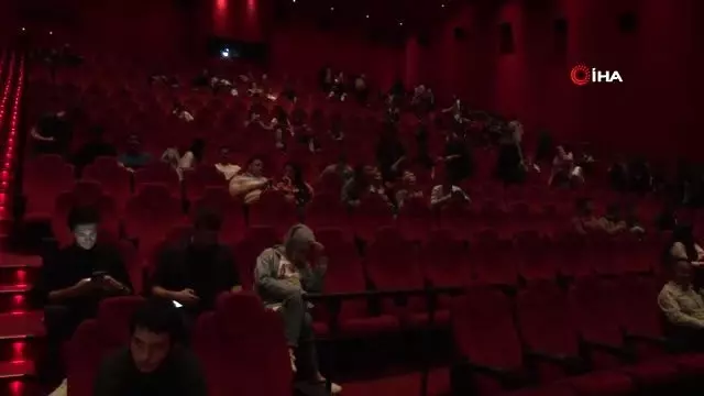 Cem Yılmaz'dan 'Karakomik Filmler' eleştirilerine yanıt...'Ne zaman bir filmimiz çıksa bizi çok... Cem Yılmaz'dan 'Karakomik Filmler' eleştirilerine yanıt...'Ne zaman bir filmimiz çıksa bizi çok...