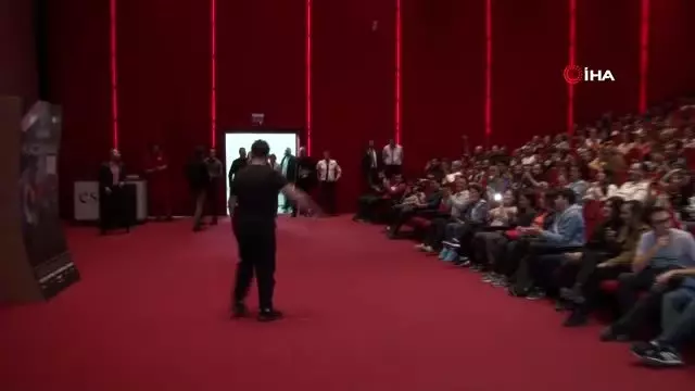 Cem Yılmaz'dan 'Karakomik Filmler' eleştirilerine yanıt...'Ne zaman bir filmimiz çıksa bizi çok... Cem Yılmaz'dan 'Karakomik Filmler' eleştirilerine yanıt...'Ne zaman bir filmimiz çıksa bizi çok...