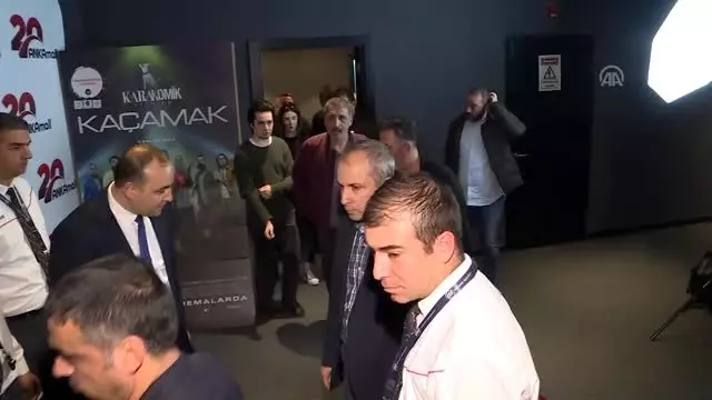 Cem Yılmaz, 'Karakomik Filmler'in Başkent gösterimine katıldı Cem Yılmaz, 'Karakomik Filmler'in Başkent gösterimine katıldı