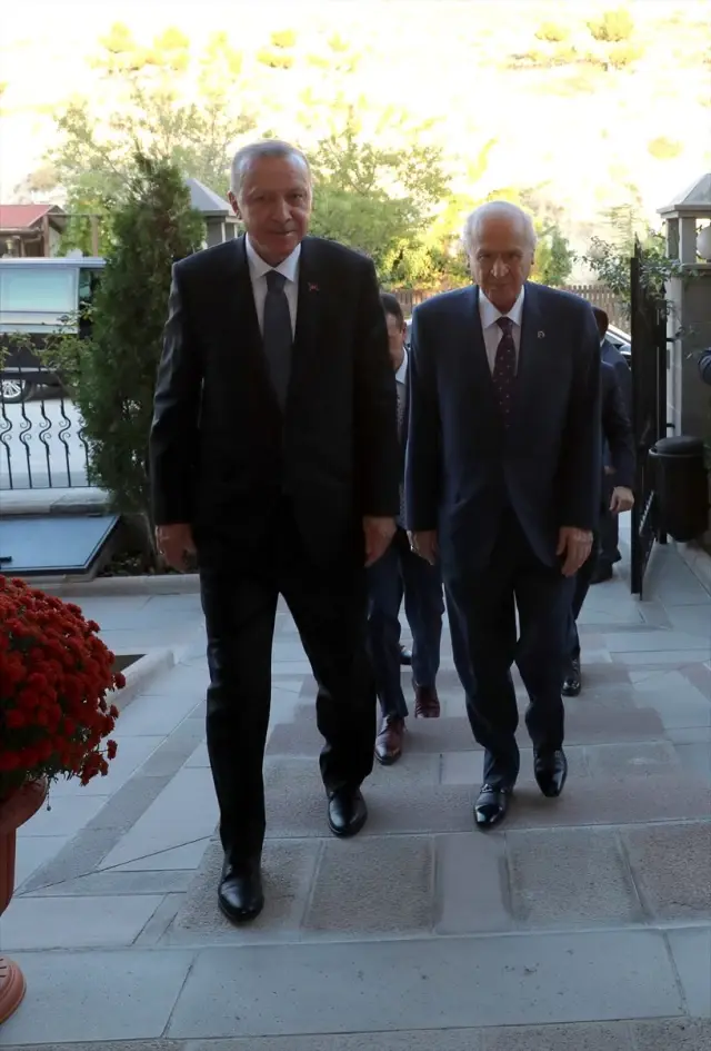 Cumhurbaşkanı Erdoğan, Bahçeli'yi evinde ziyaret etti Cumhurbaşkanı Erdoğan, Bahçeli'yi evinde ziyaret etti