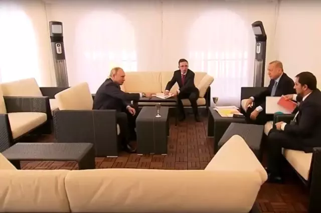Erdoğan'dan masadaki haritayı kapatmasını isteyen Putin'e yanıt: Ne kadar çalıştığımızı görsünler Erdoğan'dan masadaki haritayı kapatmasını isteyen Putin'e yanıt: Ne kadar çalıştığımızı görsünler