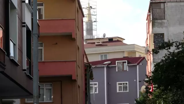 Eşiyle tartışan kadın kendisini ikinci kattan aşağı attı